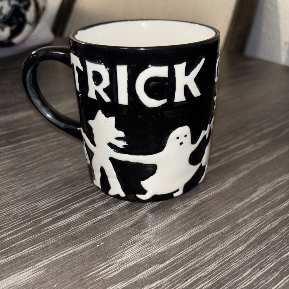 Halloween Trick or Treat mug black‎ white Global Designs Kate Williams